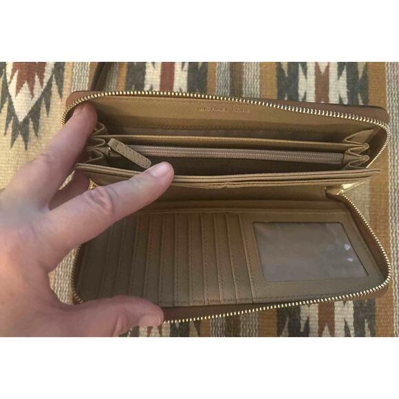 New Michael Kors Jet Set Brown Gold Pebbled Leather Zip Around Wristlet Wallet - Picture 4 of 6